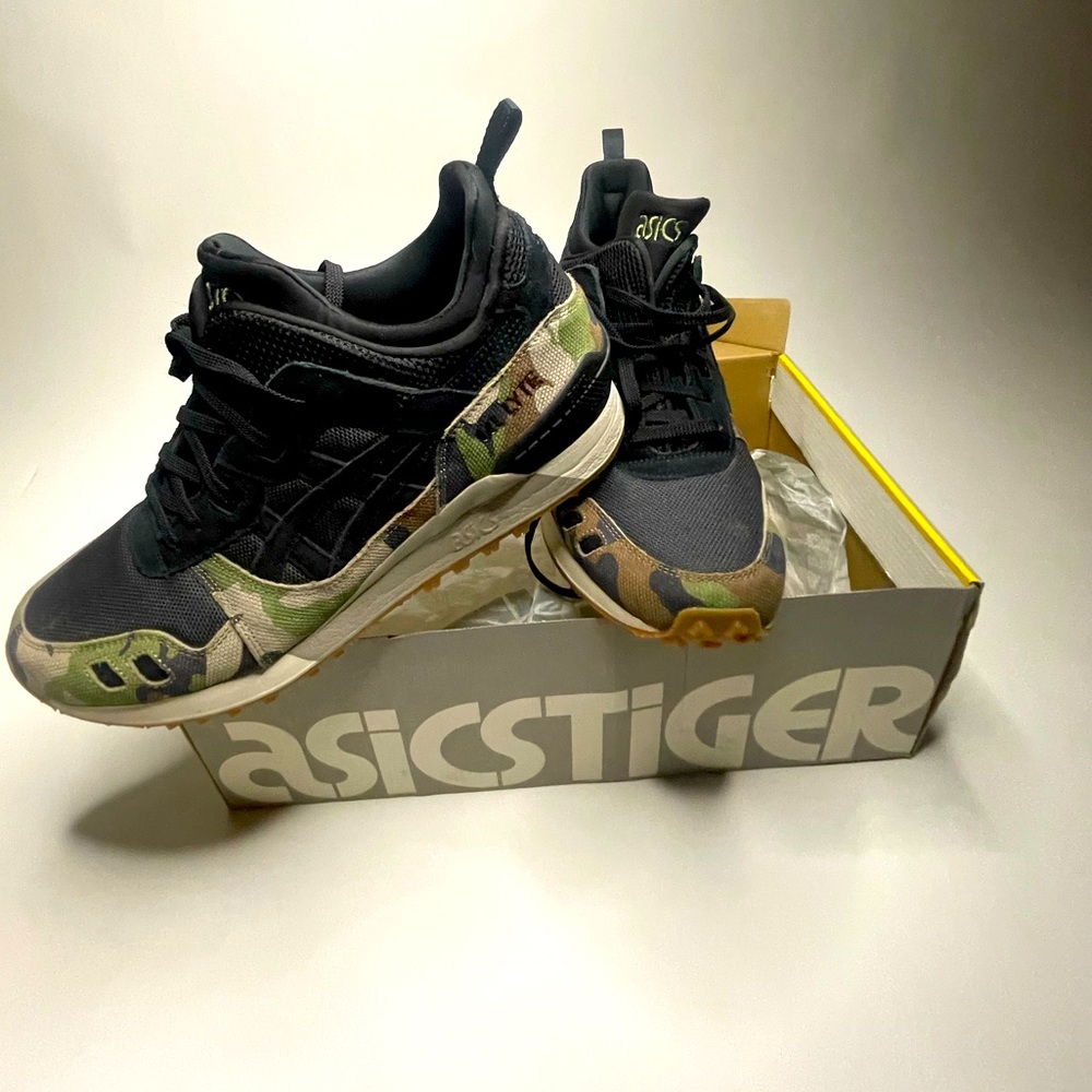 Asics - Black and Green Camouflage